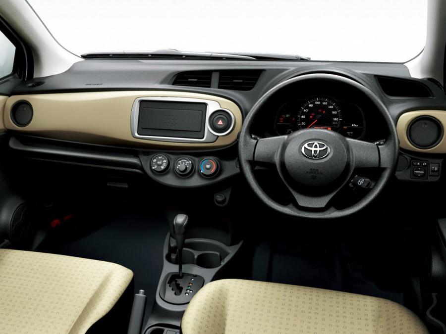  Toyota Vitz 2010 года  (фото 4 из 13)